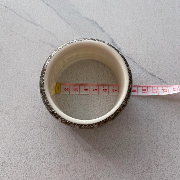 JUICY COUTURE WIDE CUFF RESIN CHAIN BRACELET - Picture 3 of 6